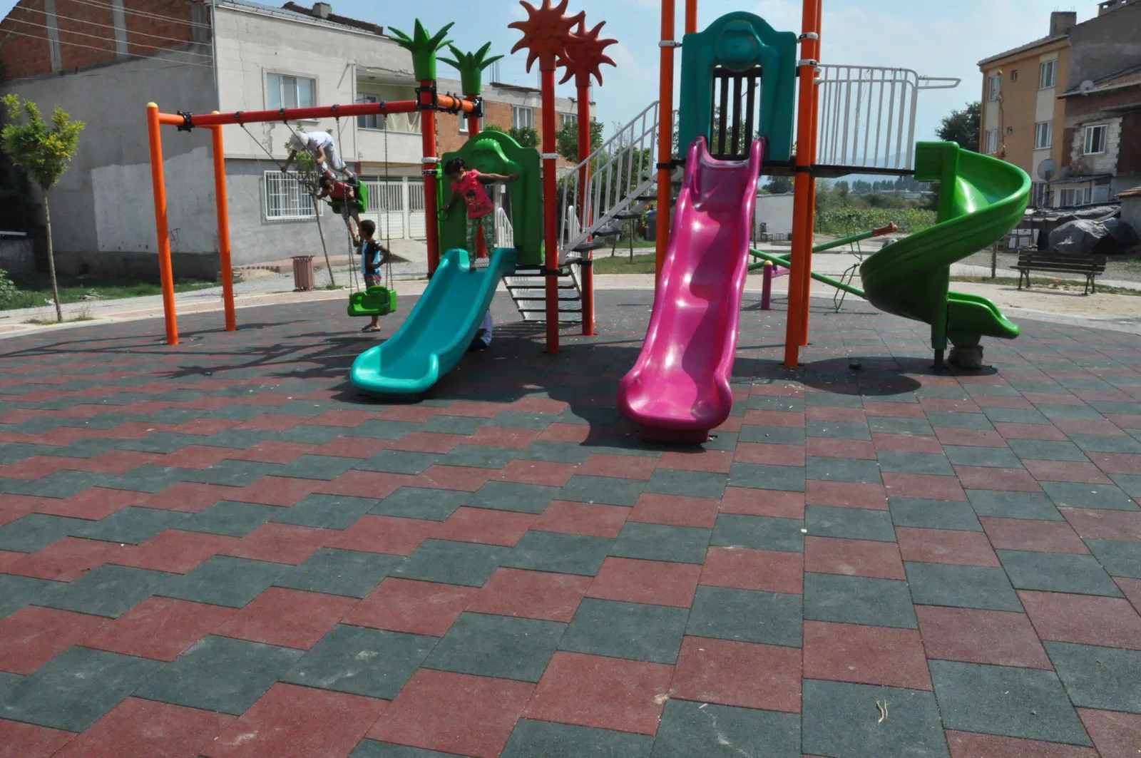 Çocuk parkları revize ediliyor