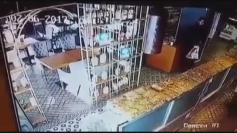Bağış Kutusunu Çalan Şahıs Güvenlik Kamerasına Yakalandı