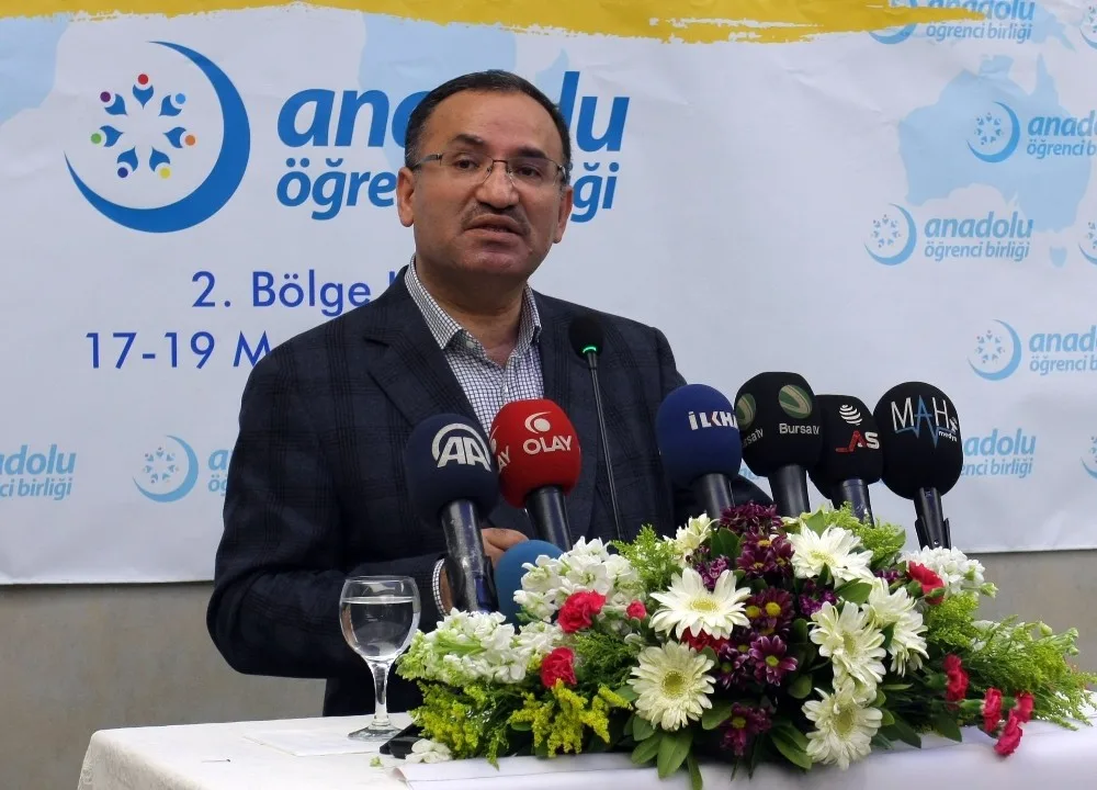 Bakan Bozdağ: Herkesi Bir Panik Ve Korku Sarmış Durumda