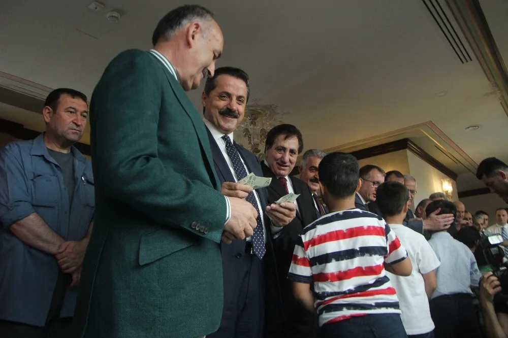 Bakan Müezzinoğlu Ve Çelikten Bayramda Birlik Mesajı