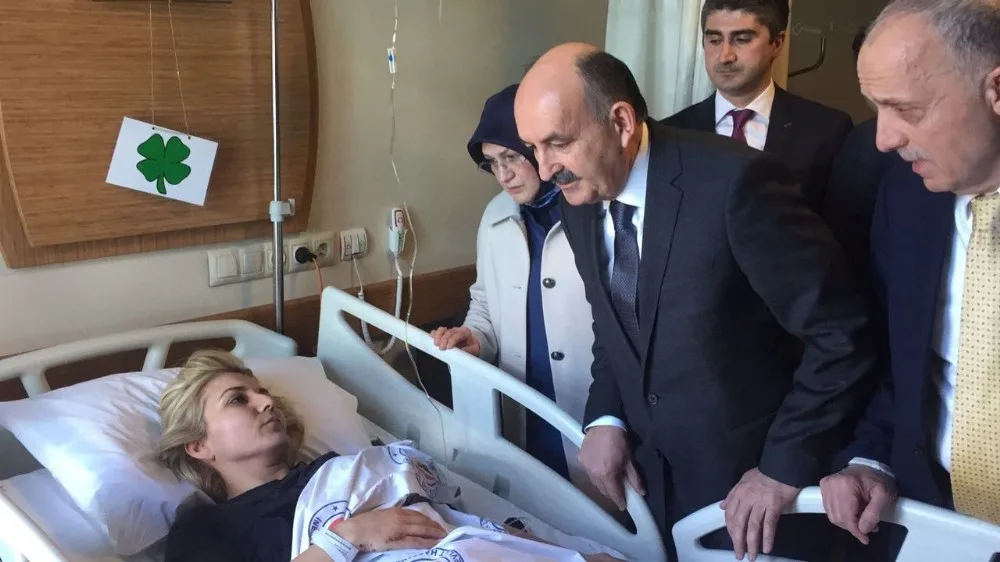Bakan Müezzinoğlundan Otobüs Kazasında Yaralananlara Ziyaret