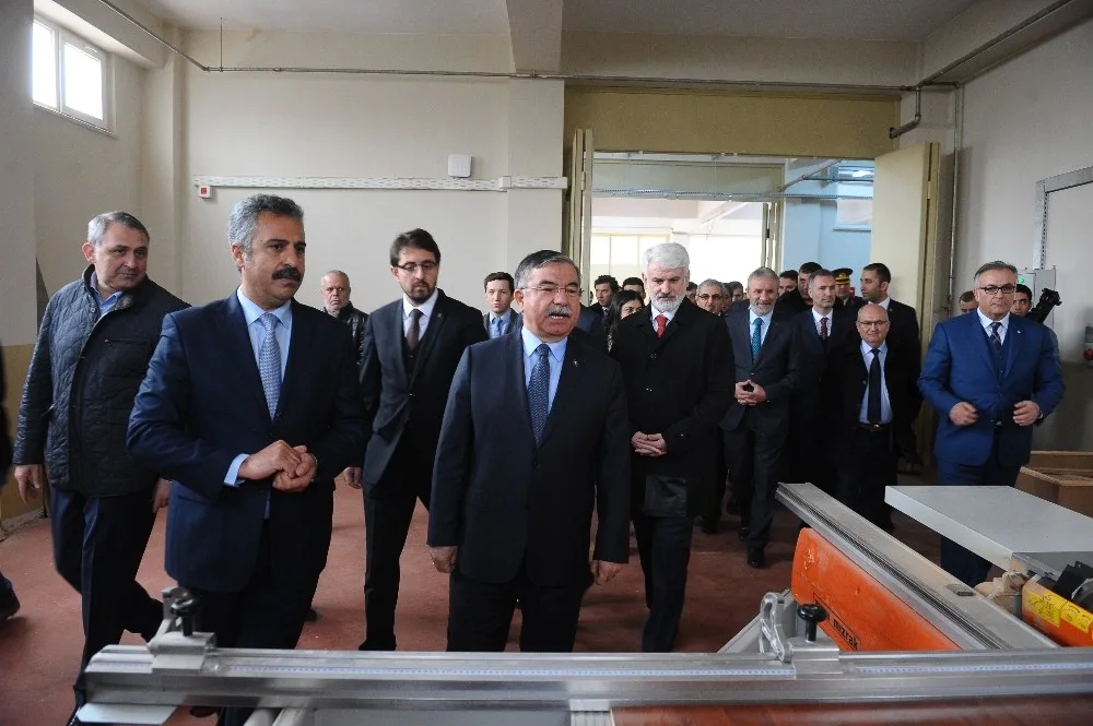 Bakan Yılmazdan Öğrenciye İş Güvenliği Uyarısı