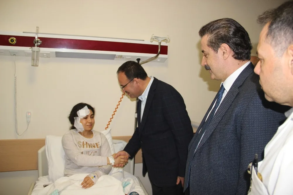 Bakanlar, Viranşehirdeki Terör Saldırısında Yaralanan Vatandaşları Ziyaret Etti