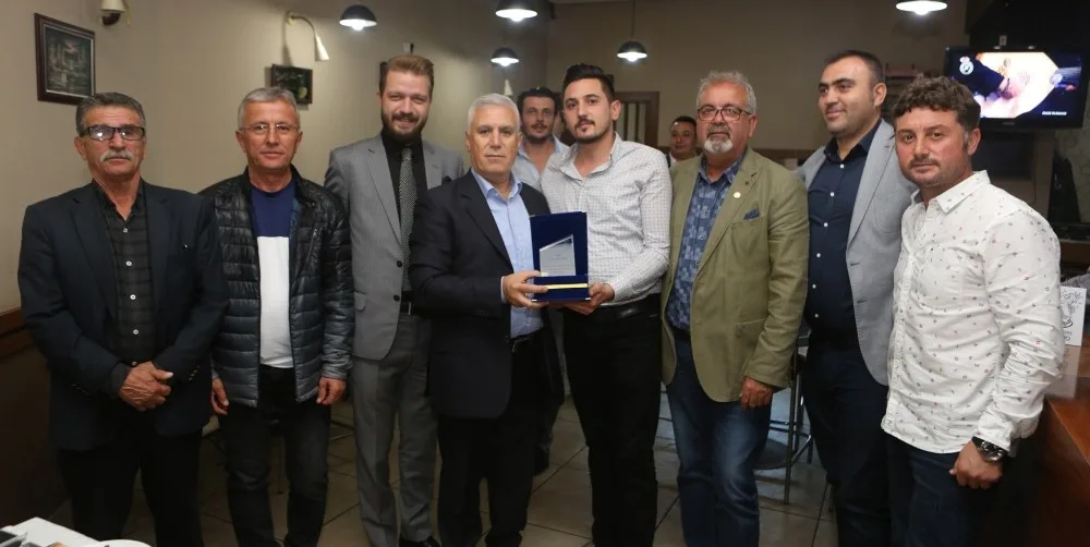 Balkan Mahallesi Esnafından Bozbeye Teşekkür Plaketi