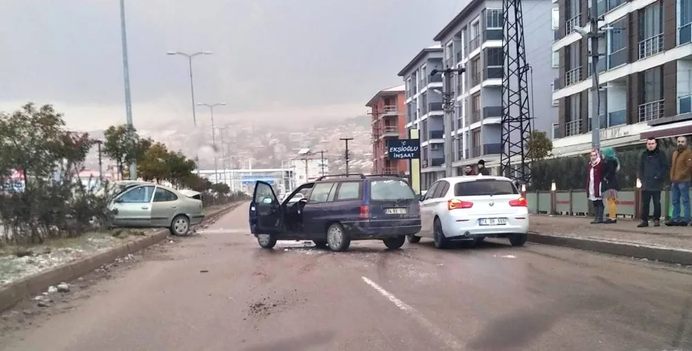Bartında Buzlanma Sebebiyle Kazalar Meydana Geldi