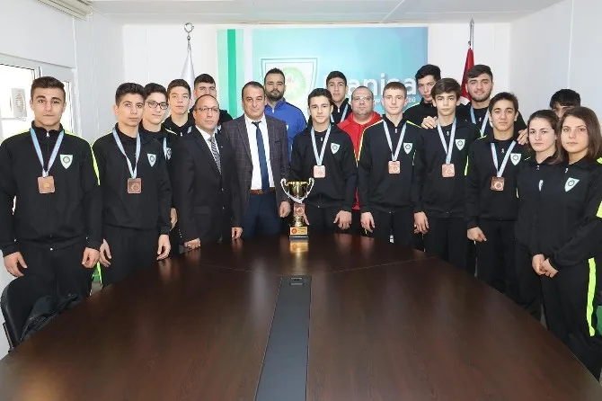 Başarılı Judocular Manisada Coşkuyla Karşılandı