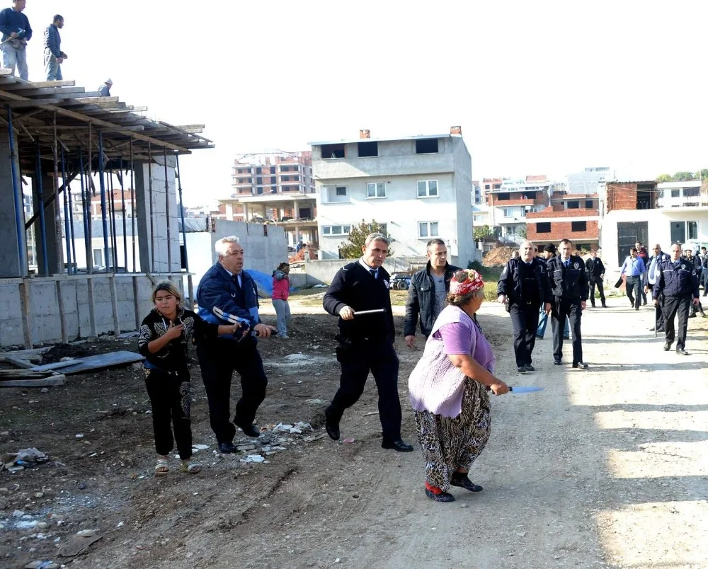 Başıboş At Ve Kaçak Baraka Sahipleri Zabıta Ve Polise Bıçakla Direndi
