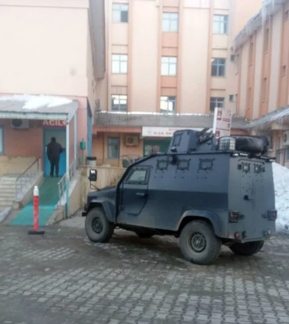 Başkalede Askeri Araç Kaza Yaptı: 2 Yaralı