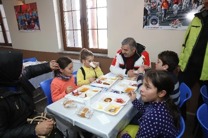 Başkan Çelik Kayak Okulunda
