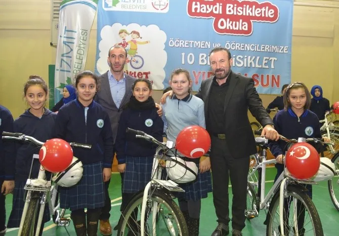 Başkan Doğandan Öğrencilere Karne Hediyesi