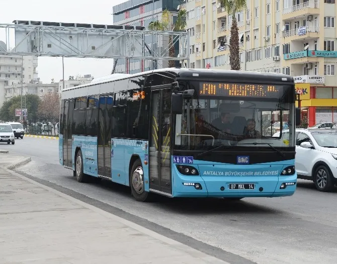 Başkan Türel, Duraklarda Bekleme Süresi Her Geçen Gün Azalıyor