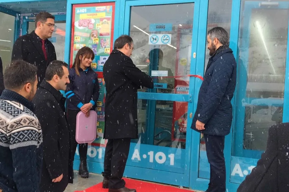 Başkan Vekili Akgüldan Market Açılışı