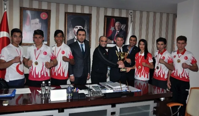 Başkan Yeniye Sporculardan Ziyaret