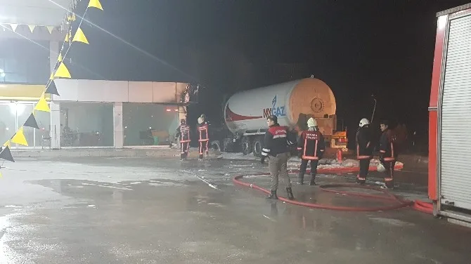 Başkentte Benzin İstasyonunda Korkutan Yangın