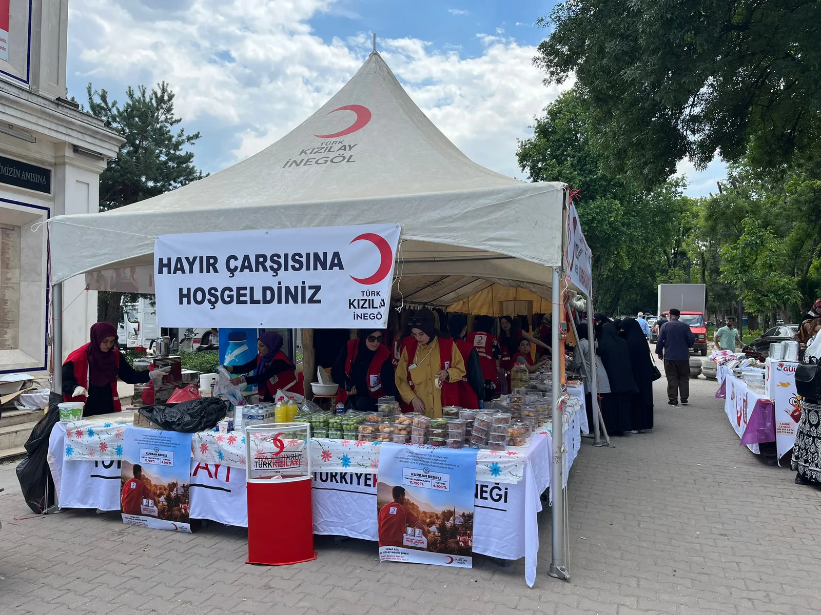 Kızılay, Hayır Çarşısı'nı açtı