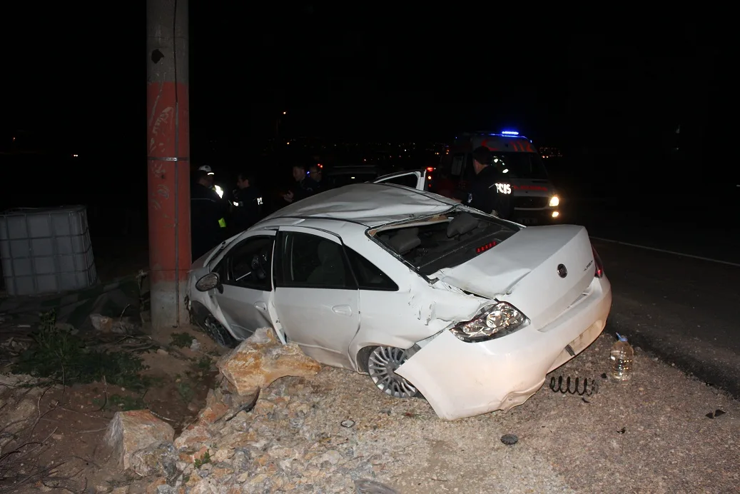 Takla atıp direğe çarptı