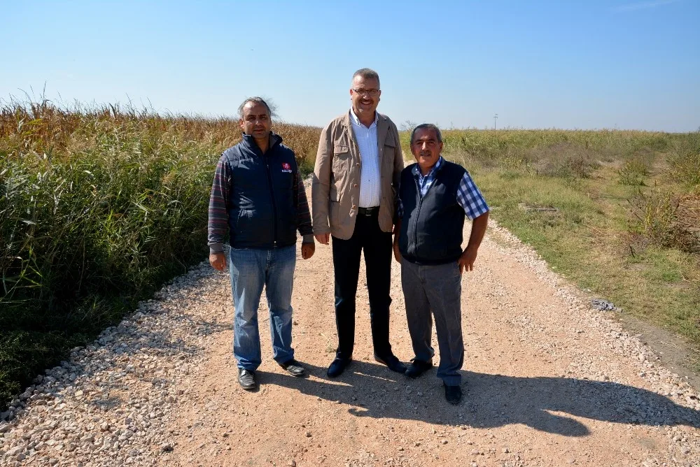 Belediyeden Çiftçilere Yol Desteği