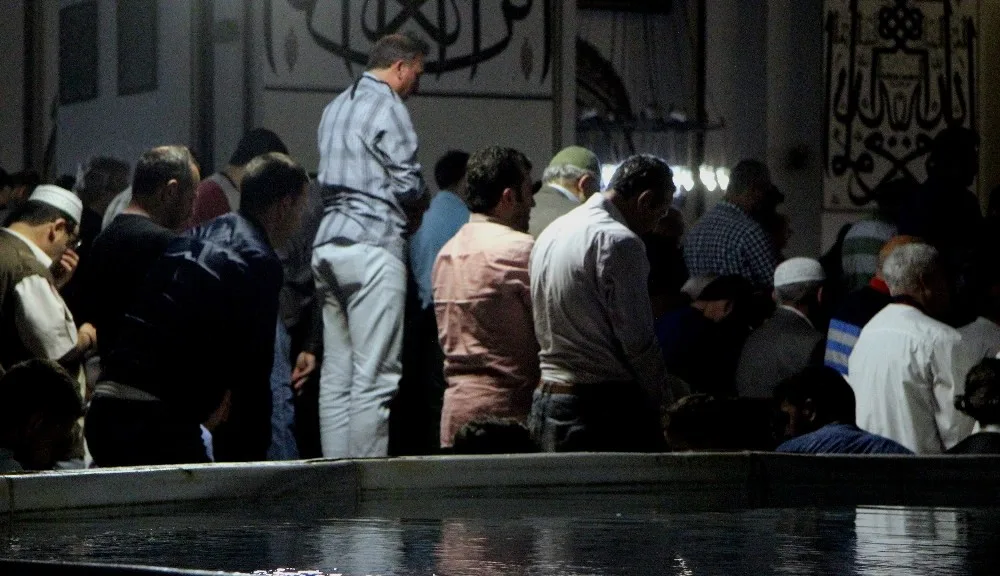 Berat Kandilinde Tarihi Ulu Cami Doldu Taştı