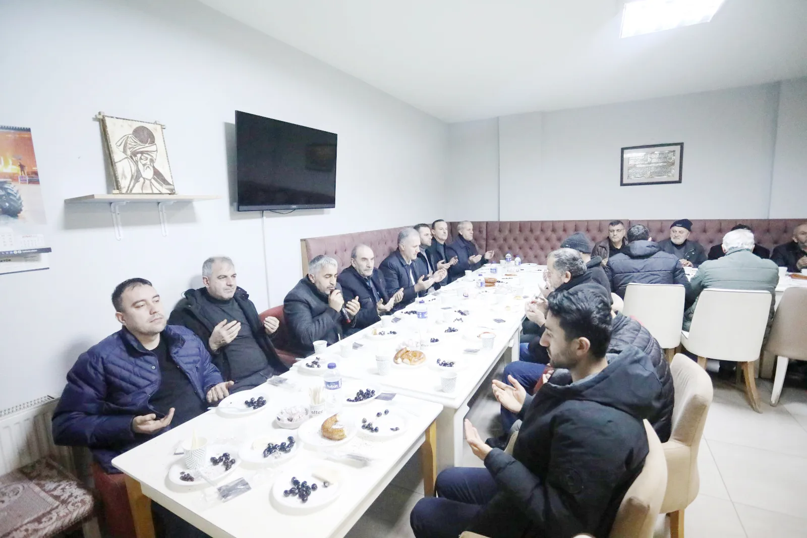 Bereket Sofrası Emir Sultan Camii’nde kuruldu