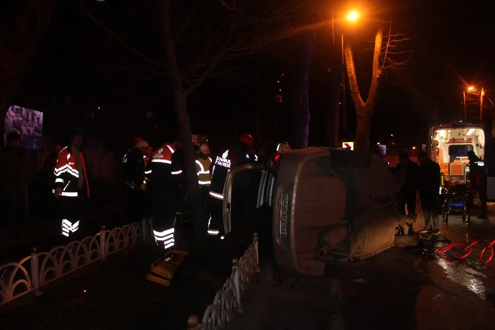 Beşiktaşta Bariyerlere Çarparak Takla Atan Otomobil Sürücüsünü İtfaiye Kurtardı