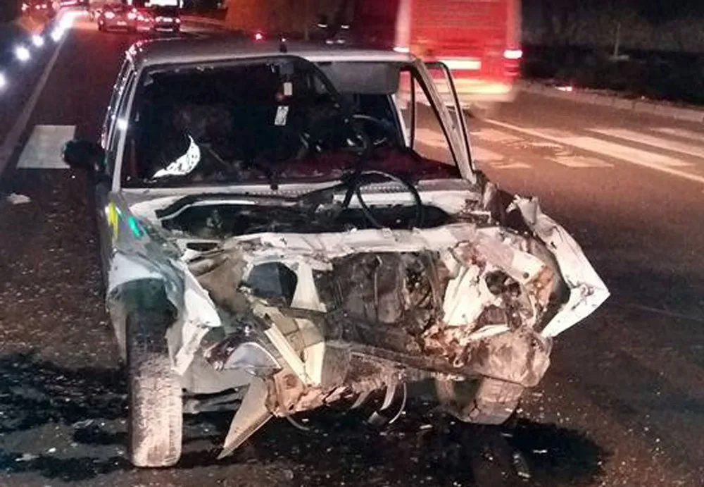 Beton Mikserine Çarpan Sürücü Yaralandı