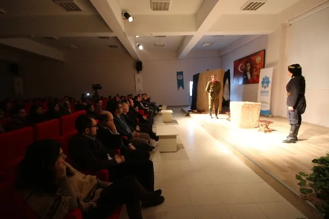 Beyşehirde Seherin Kadınları Adlı Tiyatro Sahnelendi