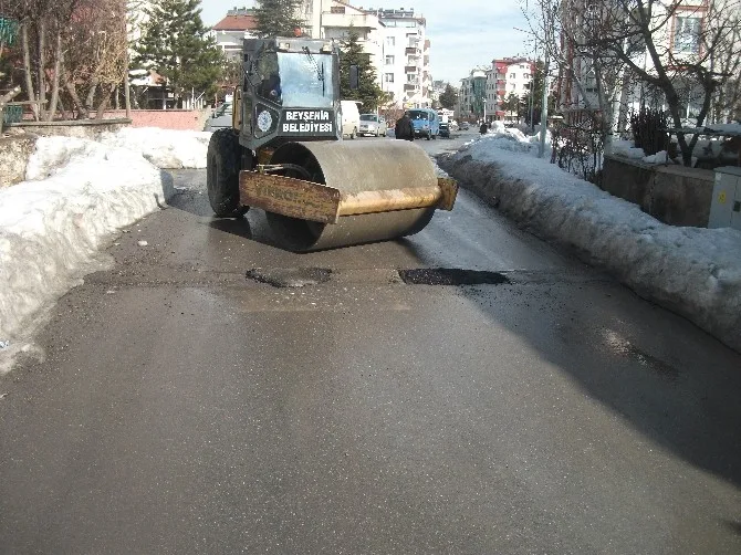 Beyşehirde Tahrip Olan Yollar Onarılıyor