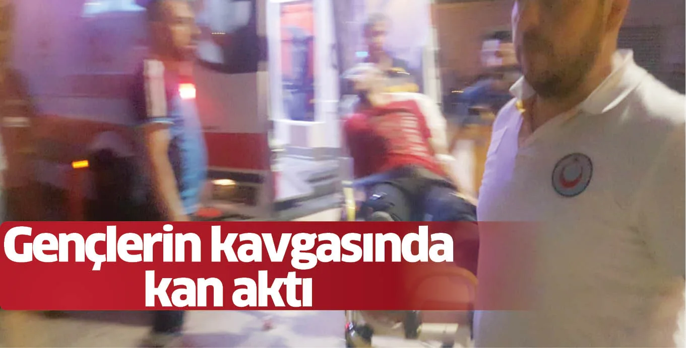 Gençlerin kavgasında kan aktı
