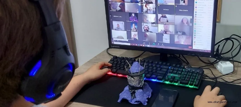 Bilime meraklı gençler evlerinde kendi laboratuvarlarını kurdu