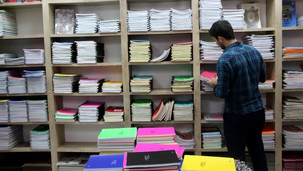 Bir Öğrencinin Kıyafet Ve Kırtasiye Masrafı 600 Lira