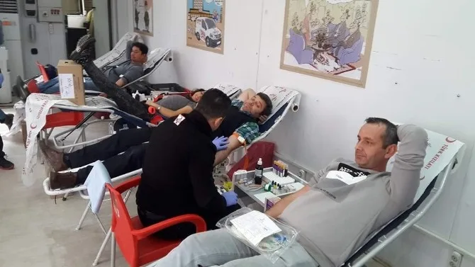 Bisikletliler Derneği Üyelerinden Kızılaya Kan Bağışı