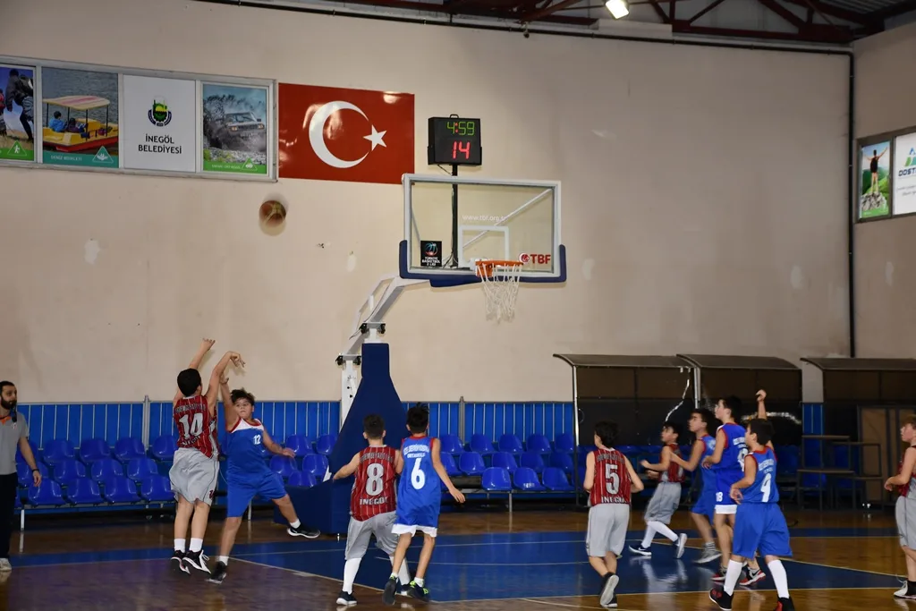 Okullar arası spor festivalinde coşku sürüyor