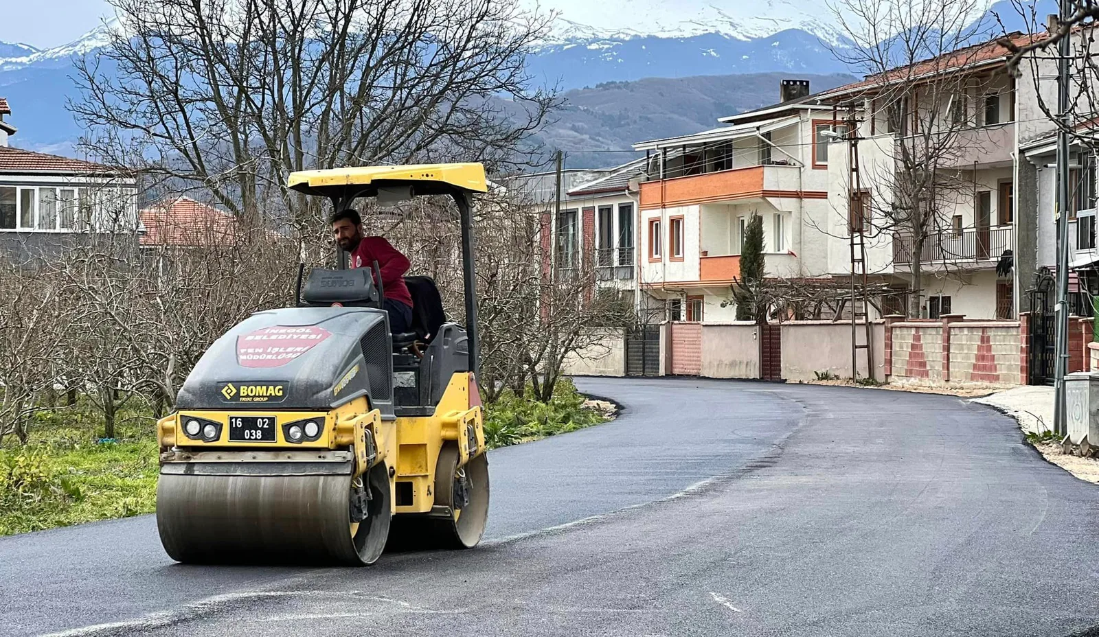 ÇELTİKÇİDE BAĞLANTI YOLLARI ASFALTLA KAPLANDI