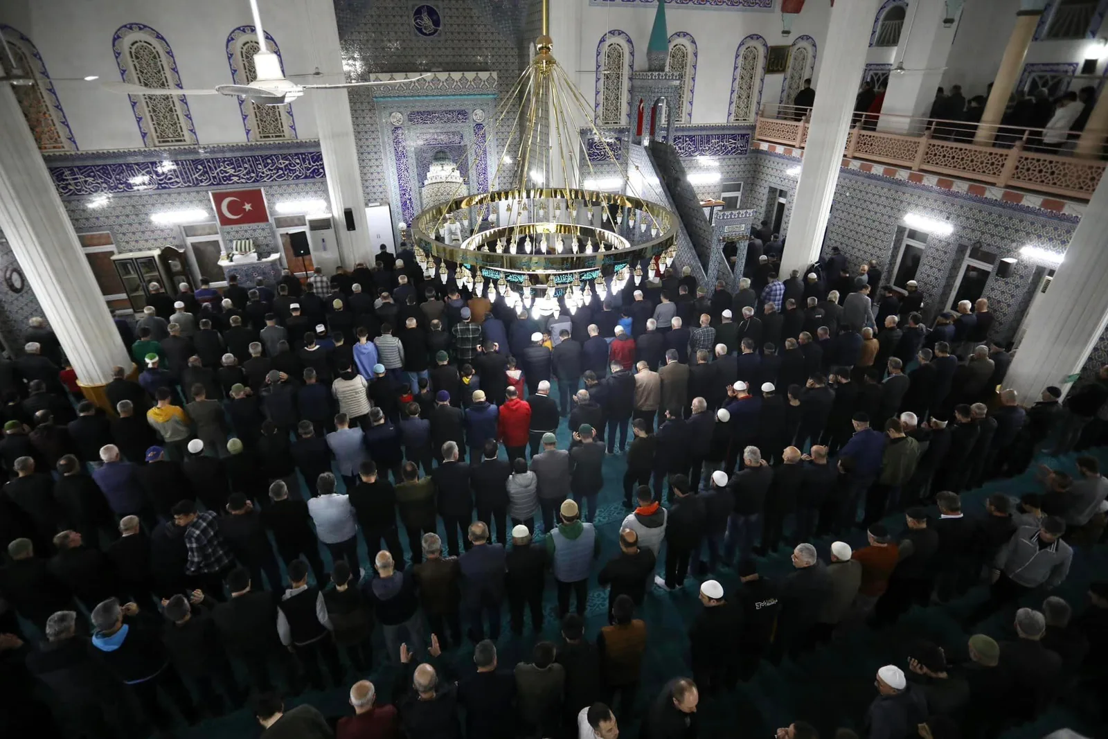 TERAVİH PROGRAMLARI TURGUTALP CAMİSİNDEN BAŞLADI