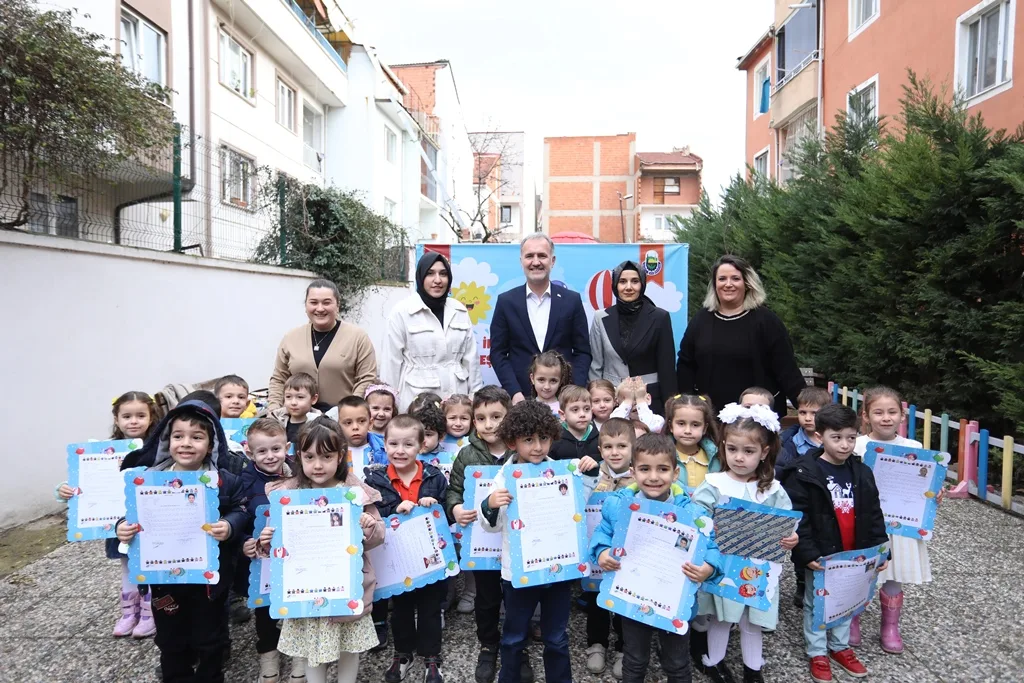 Başkan Taban minik öğrencilerin karne heyecanına ortak oldu