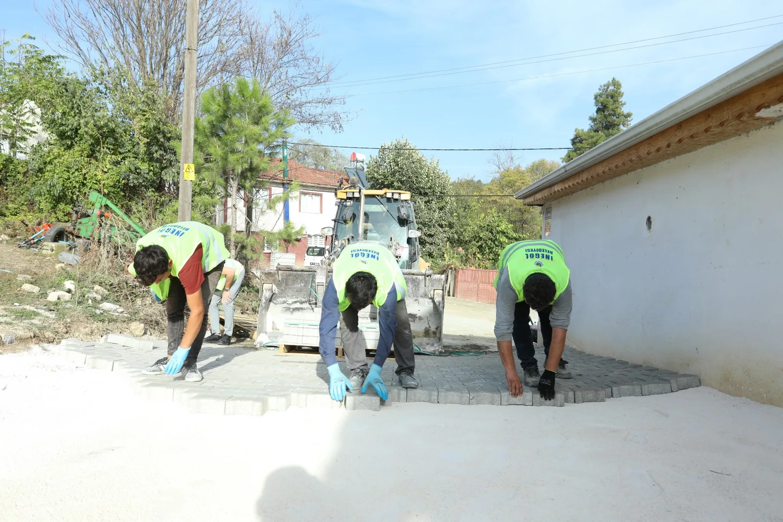 YİĞİTKÖY’DE HEM ALT YAPI HEM YOL KAPLAMALARI TAMAM