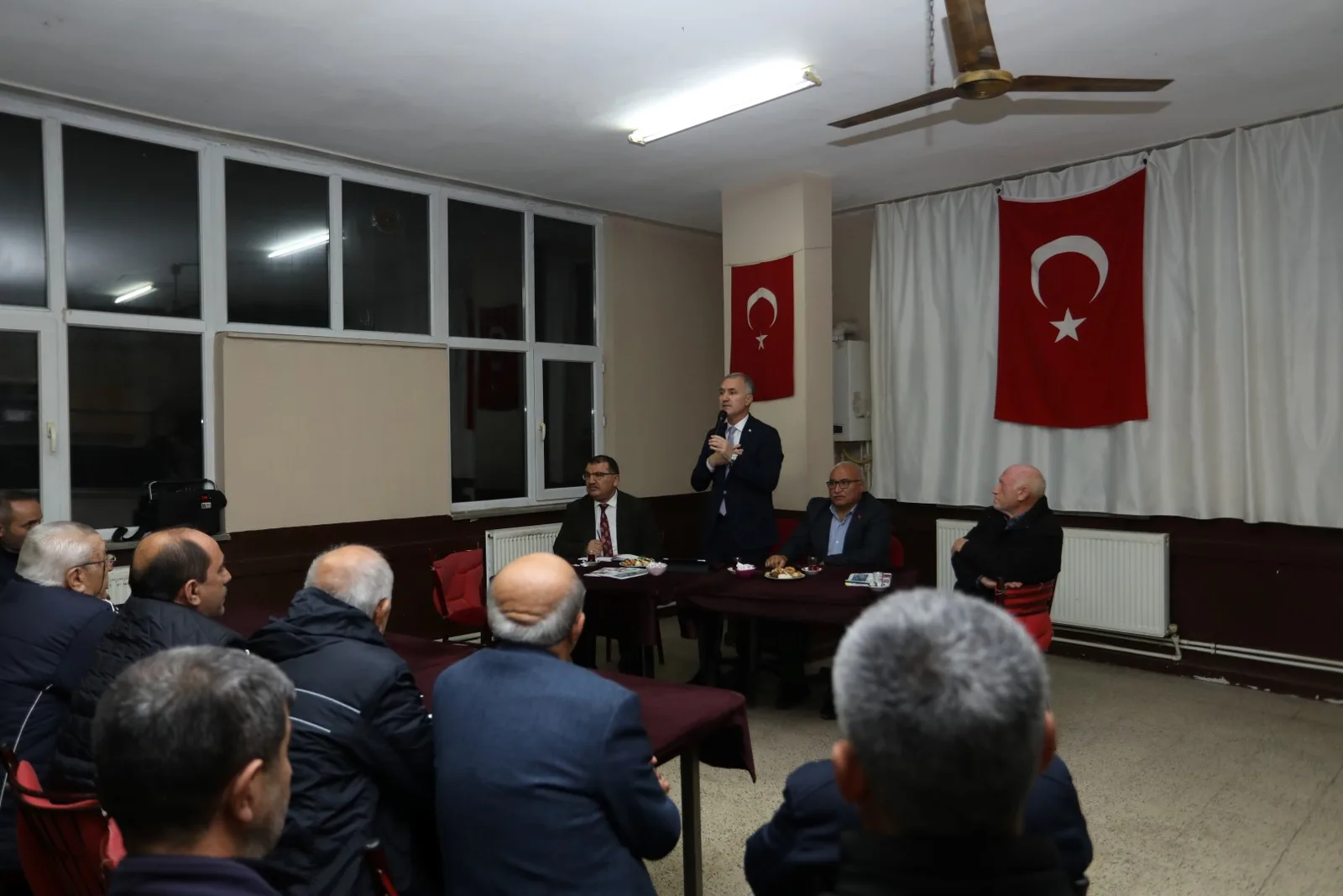 ÇEŞMELERDEN KAYNAK SUYU AKACAK