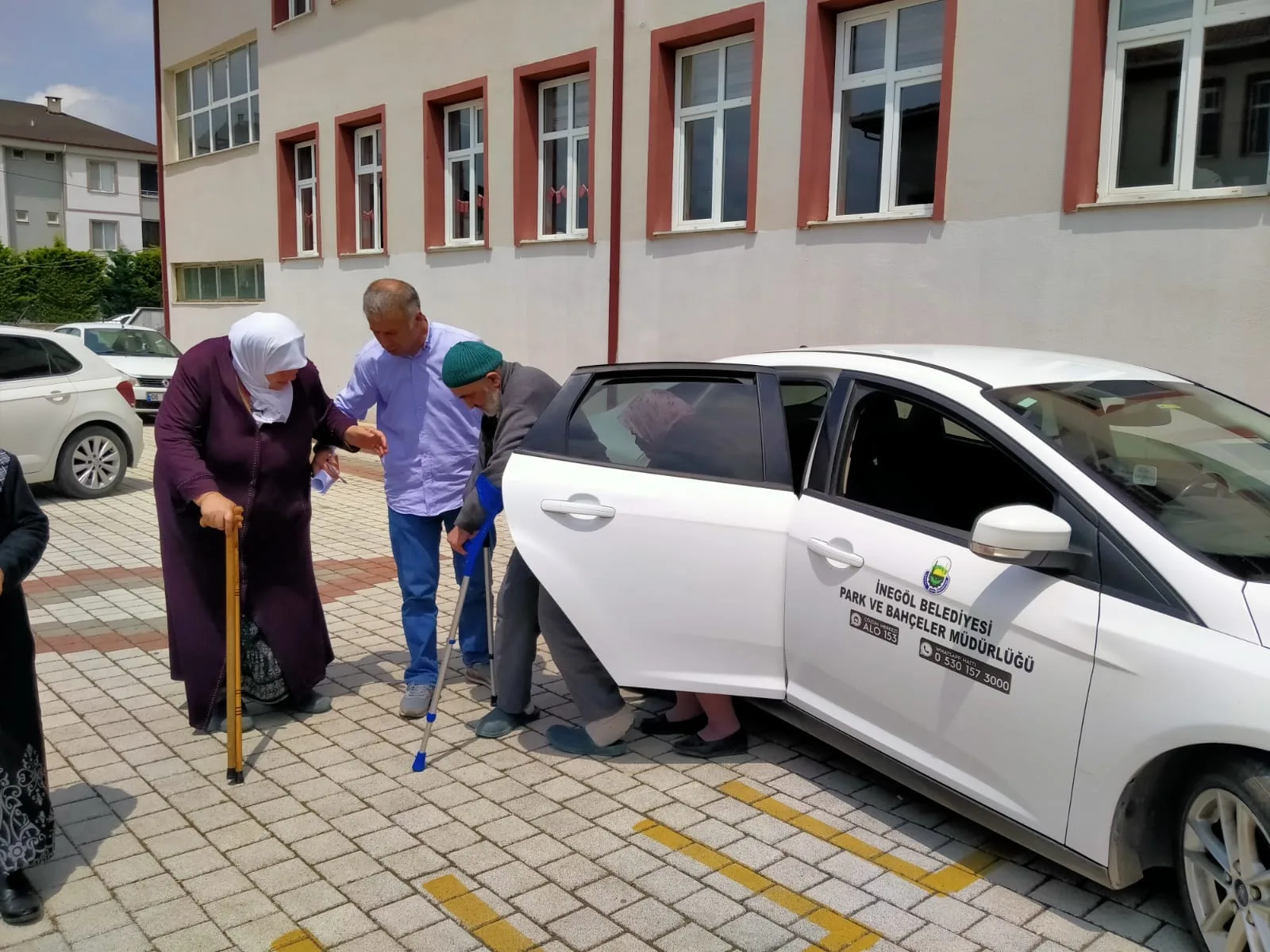 Büyüklerimiz sandığa İnegöl Belediyesi ile ulaştı