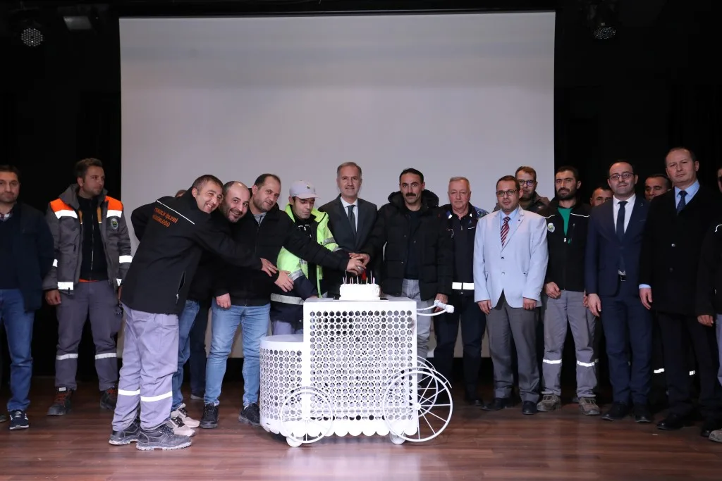 İnegöl Belediyesi'nden personellerine doğum günü kutlaması