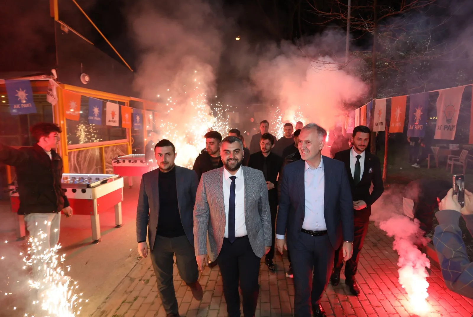 GENÇLERDEN BAŞKAN TABAN’A COŞKULU KARŞILAMA