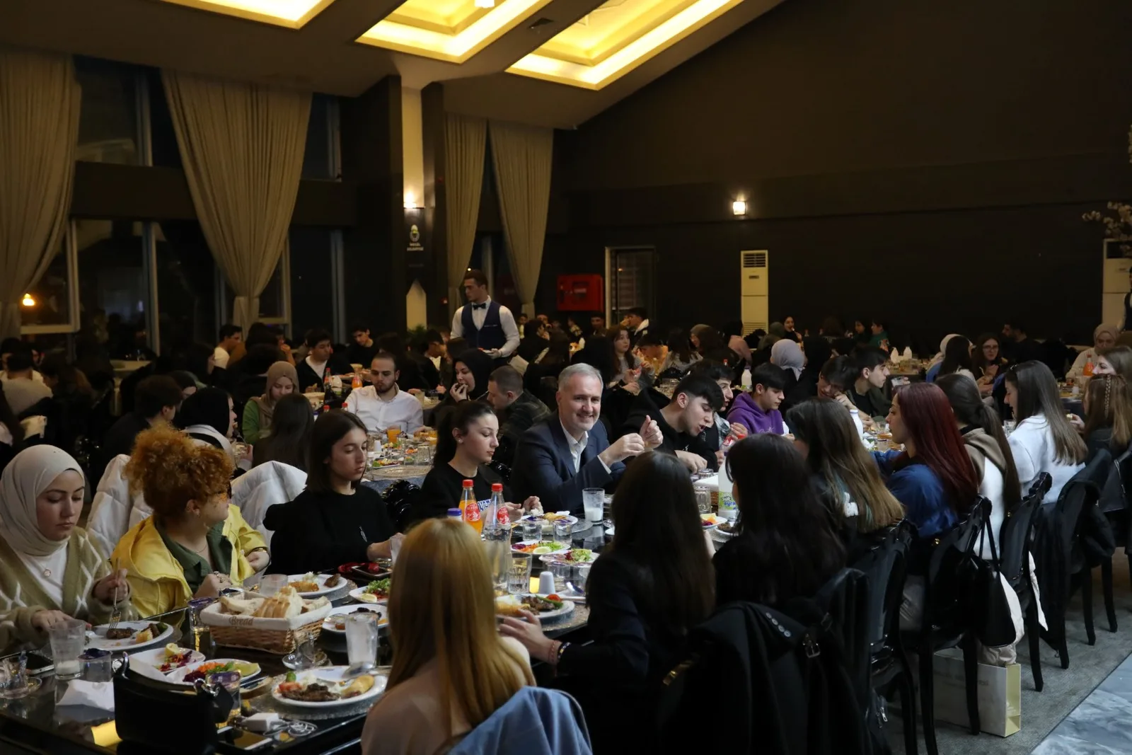 Başkan Taban gençlerle iftarda buluştu