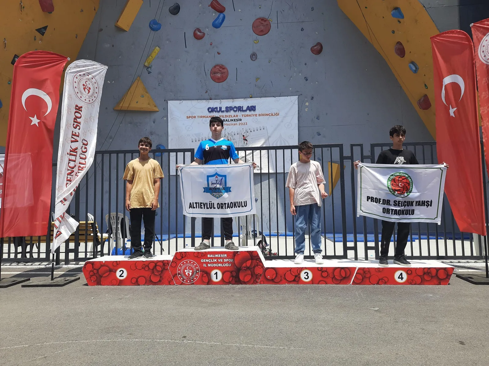 Spor tırmanış müsabakalarına İnegöllü sporcular damga vurdu