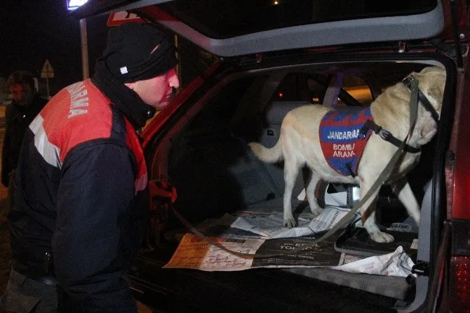 Boluda Bomba Arama Köpeği İle Huzur Operasyonu