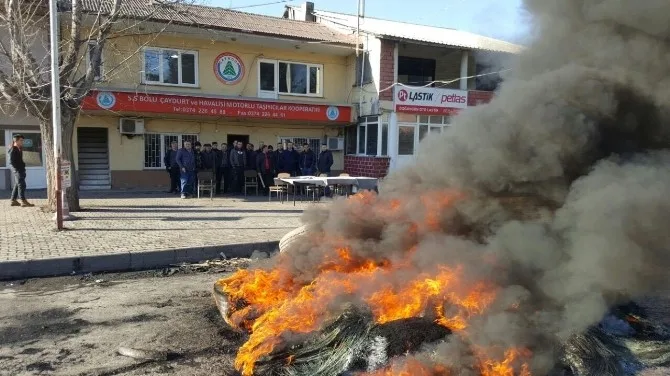 Boluda Nakliyeciler Lastik Yakarak Eylem Yaptı