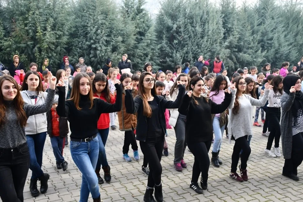 Bu İlçede Gençler Halk Danslarını Öğreniyor