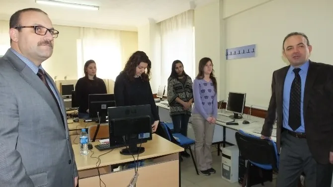 Burhaniye De Kaymakam Öner Halk Eğitimi Merkezini Ziyaret Etti