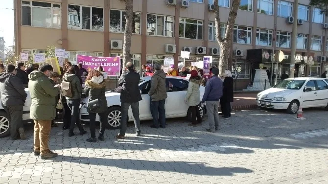 Burhaniyedeki Kadın Cinayeti Davası Ertelendi