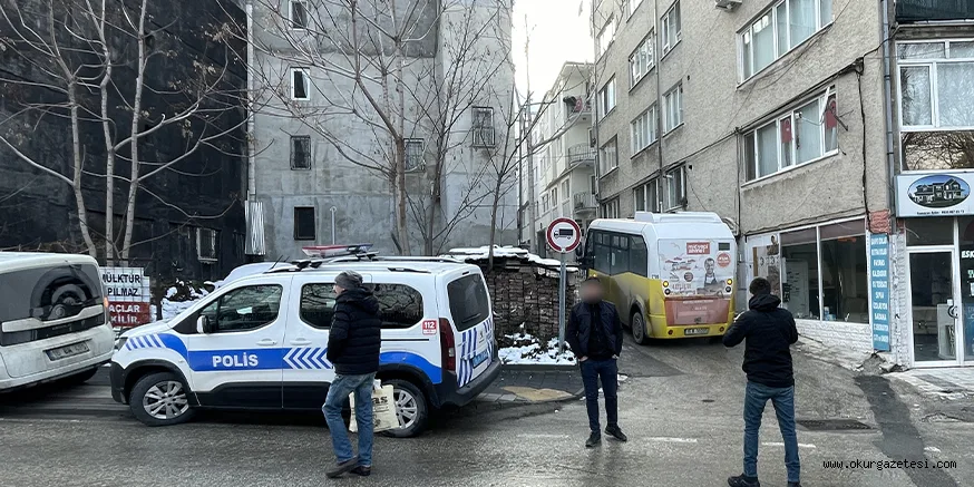 Bursa'da aracına kar topu atan çocuklara saldıran şoför bıçakla yaralandı
