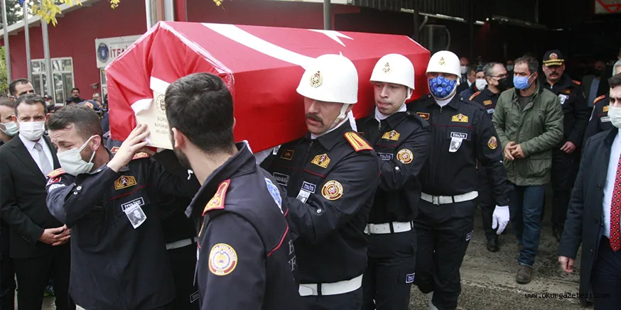 Bursa'da görevi sırasında hayatını kaybeden itfaiye eri toprağa verildi