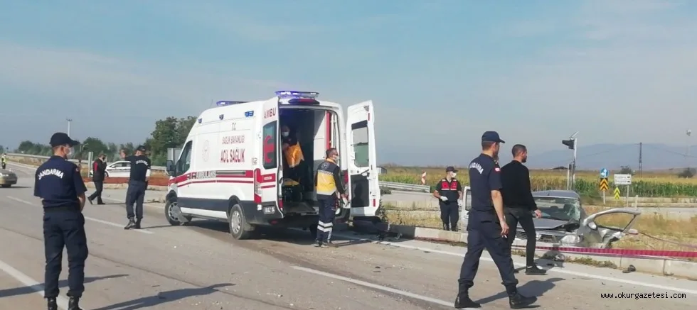Bursa'da hafif ticari araçla çarpışan otomobilin sürücüsü öldü